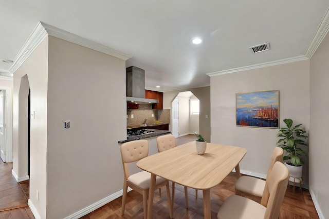 102 Mitscher Dr, Dallas, TX 75224 - dining room featuring arched walkways, ornamental molding, baseboards, recessed lighting, and wood finished floors