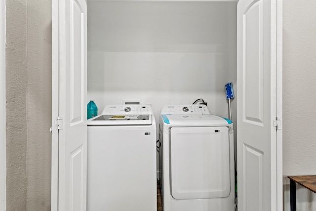 3607 Cortez Dr, Dallas, TX 75220 - laundry area with washer and dryer and a textured wall
