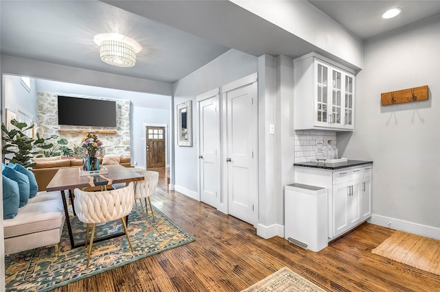 738 N Edgefield Ave, Dallas, TX 75208 - dining room with baseboards, dark wood-style floors, and recessed lighting