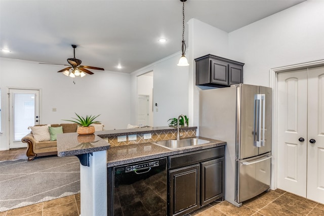 405 Lockwood Ln, Weatherford, TX 76087 - kitchen with dishwasher, a sink, ceiling fan, crown molding, and freestanding refrigerator
