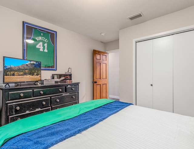 2012 Island Cir, Tool, TX 75143 - bedroom with a closet