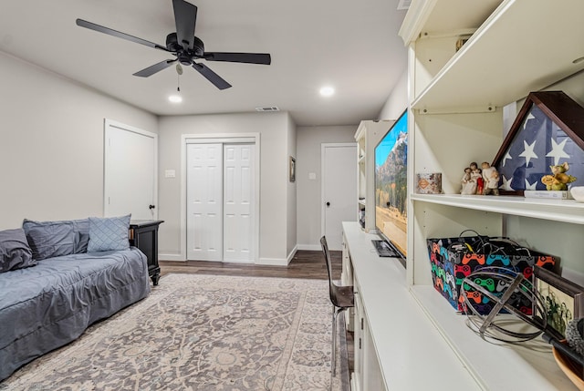 2012 Island Cir, Tool, TX 75143 - living room featuring ceiling fan, wood finished floors, and recessed lighting