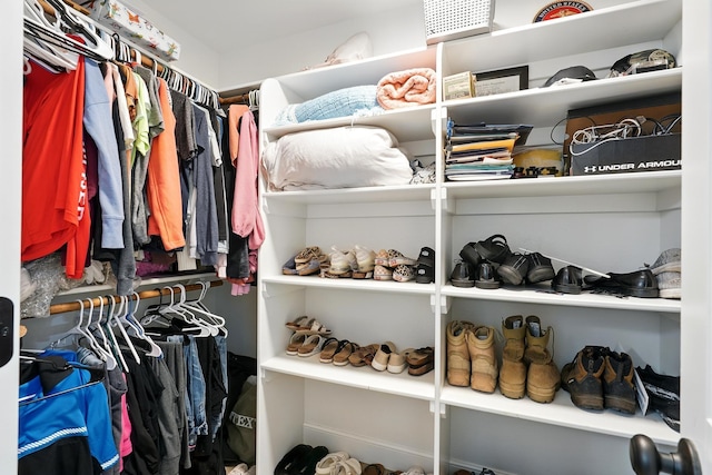 925 8th St, Tuscola, TX 79562 - view of walk in closet