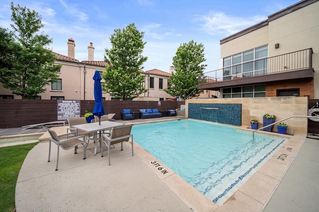 2608 Museum Way Unit 3417, Fort Worth, TX 76107 - community pool with a patio and an outdoor hangout area