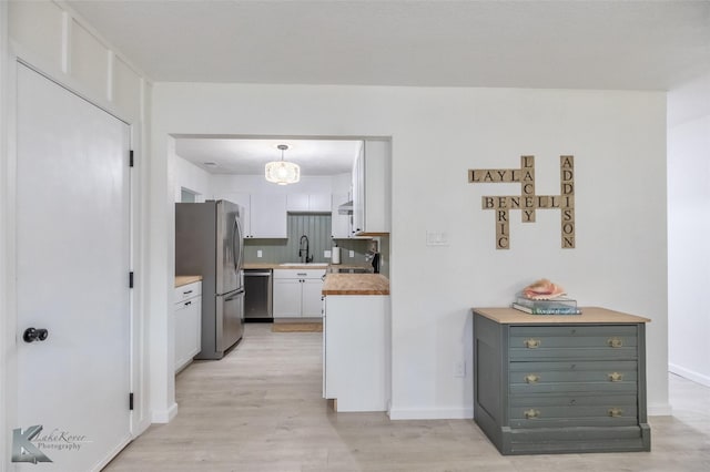 1518 Weavers Way, Abilene, TX 79602 - corridor with a sink, light wood-style floors, and baseboards
