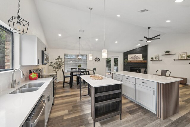 405 Rosemary Ln, Euless, TX 76039 - kitchen with appliances with stainless steel finishes, a sink, a center island, ceiling fan, and wood finished floors