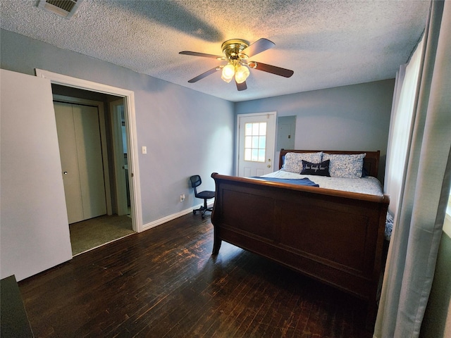 2908 Wilkinson Ave, Fort Worth, TX 76103 - bedroom featuring hardwood / wood-style flooring, a ceiling fan, a textured ceiling, and baseboards