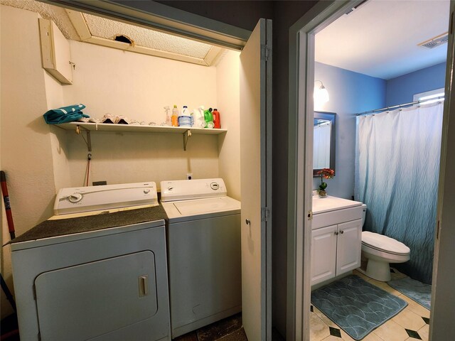 2908 Wilkinson Ave, Fort Worth, TX 76103 - laundry area featuring separate washer and dryer