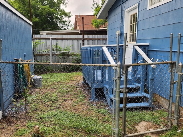 2908 Wilkinson Ave, Fort Worth, TX 76103 - view of fenced backyard