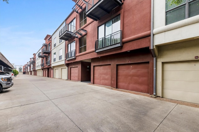 4605 Cedar Springs Rd Unit 339, Dallas, TX 75219 - view of property featuring a garage