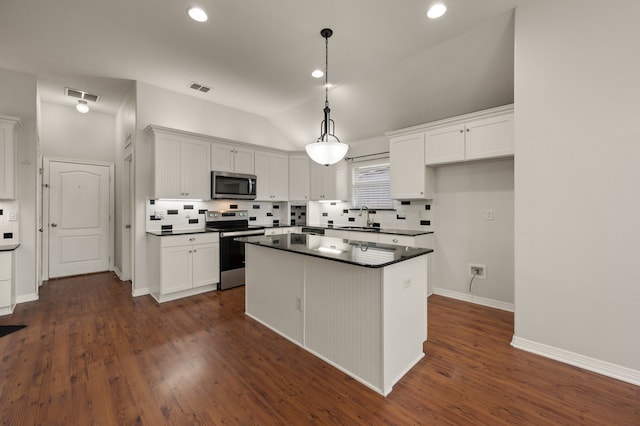 6345 Pinionpark Way, Fort Worth, TX 76179 - kitchen with stainless steel appliances, a sink, backsplash, dark countertops, and vaulted ceiling