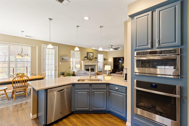 3625 Mackenzie Ln, Richardson, TX 75082 - kitchen featuring stainless steel appliances, ceiling fan, a sink, dark wood-style floors, and recessed lighting