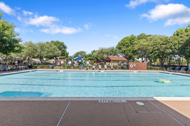 3625 Mackenzie Ln, Richardson, TX 75082 - community pool with a patio