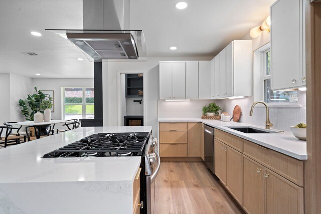 8317 Angier Way, Dallas, TX 75228 - kitchen with a sink, stainless steel appliances, a kitchen island, light wood finished floors, and light brown cabinets