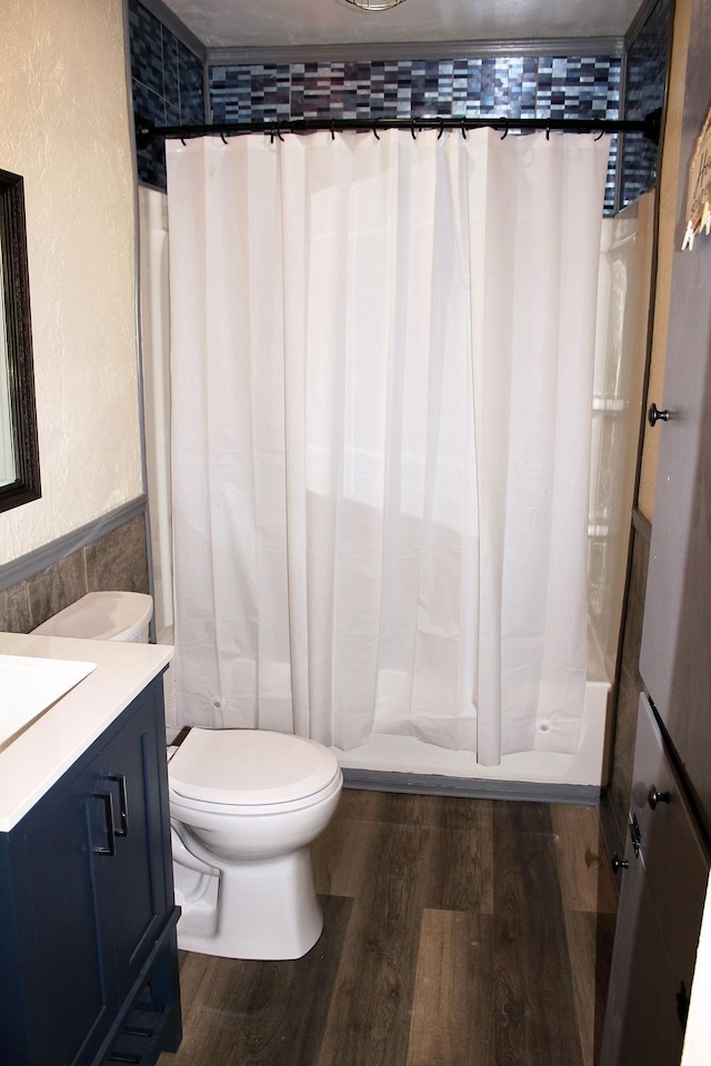 206 W Dewey St, Malakoff, TX 75148 - bathroom featuring wood finished floors, toilet, shower / bath combo, and vanity