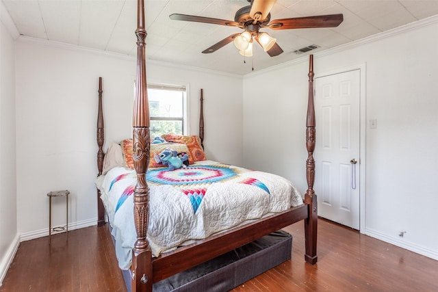 216 E Tennie St, Gainesville, TX 76240 - bedroom featuring wood finished floors, baseboards, crown molding, and a ceiling fan