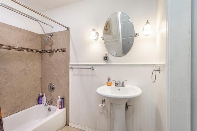 216 E Tennie St, Gainesville, TX 76240 - full bathroom featuring washtub / shower combination and a wainscoted wall