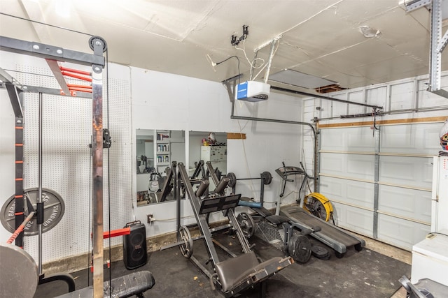 216 E Tennie St, Gainesville, TX 76240 - garage with a garage door opener