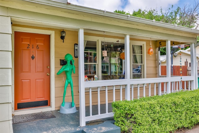 216 E Tennie St, Gainesville, TX 76240 - entrance to property featuring a porch