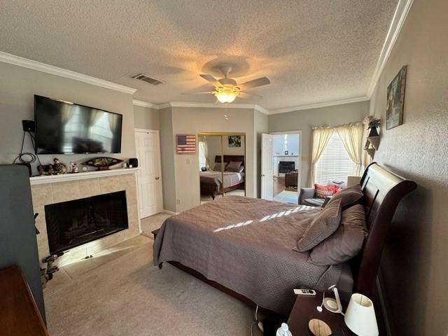 600 Black Rock Ct, Irving, TX 75063 - bathroom with a textured ceiling, vanity, a tub with jets, a textured wall, and baseboards