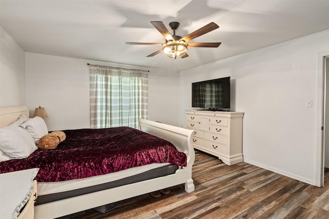 519 S Pearl St, Kemp, TX 75143 - bedroom with dark wood finished floors, baseboards, and ceiling fan