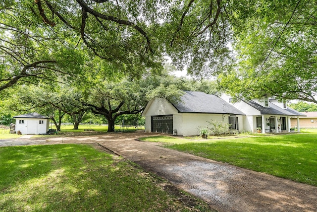519 S Pearl St, Kemp, TX 75143 - view of side of property featuring a lawn, driveway, and an attached garage