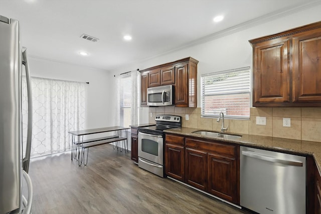 544 Baverton Ln, Fort Worth, TX 76052 - kitchen with stainless steel appliances, a sink, dark wood-style flooring, backsplash, and dark stone countertops