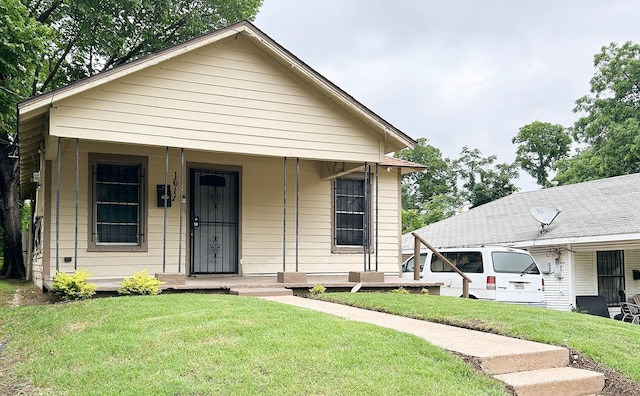 1611 Ave B, Dallas, TX 75203 - view of front of property with a porch and a front yard