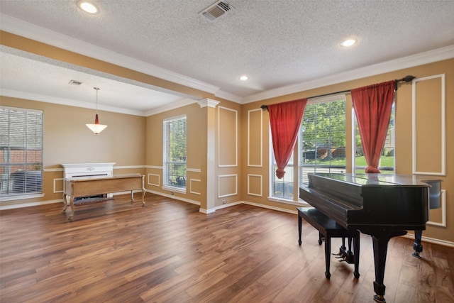 2822 Roundrock, Mckinney, TX 75072 - living area featuring wood finished floors, a textured ceiling, plenty of natural light, crown molding, and baseboards