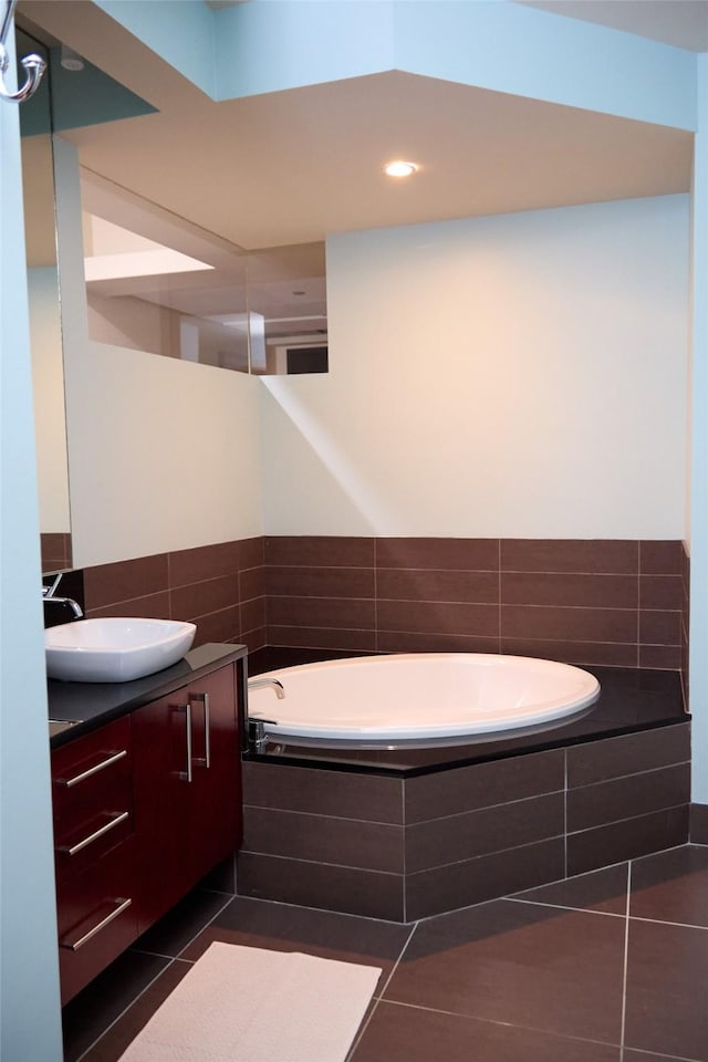 2600 W 7th St Unit 1713, Fort Worth, TX 76107 - full bath with a bath, vanity, tile patterned flooring, and recessed lighting