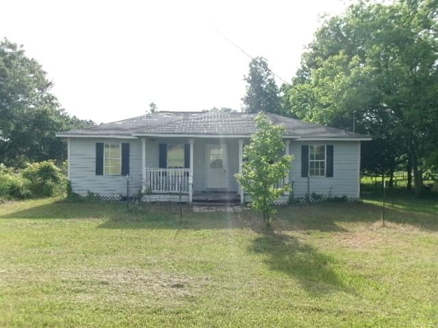 4191 Roy Rd, Shreveport, LA 71107 - single story home with a porch and a front lawn