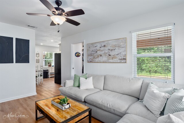 2147 Pine Hill Rd, Shreveport, LA 71107 - living area with light wood-style floors, a ceiling fan, baseboards, and recessed lighting