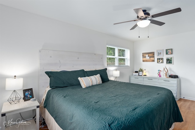 2147 Pine Hill Rd, Shreveport, LA 71107 - bedroom featuring wood finished floors and a ceiling fan