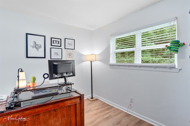 2147 Pine Hill Rd, Shreveport, LA 71107 - office with light wood finished floors and baseboards