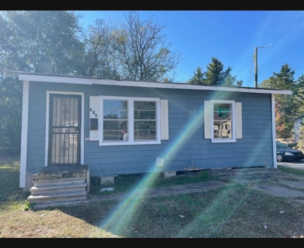 529 Sassafras Ave, Shreveport, LA 71106 - view of bungalow-style house