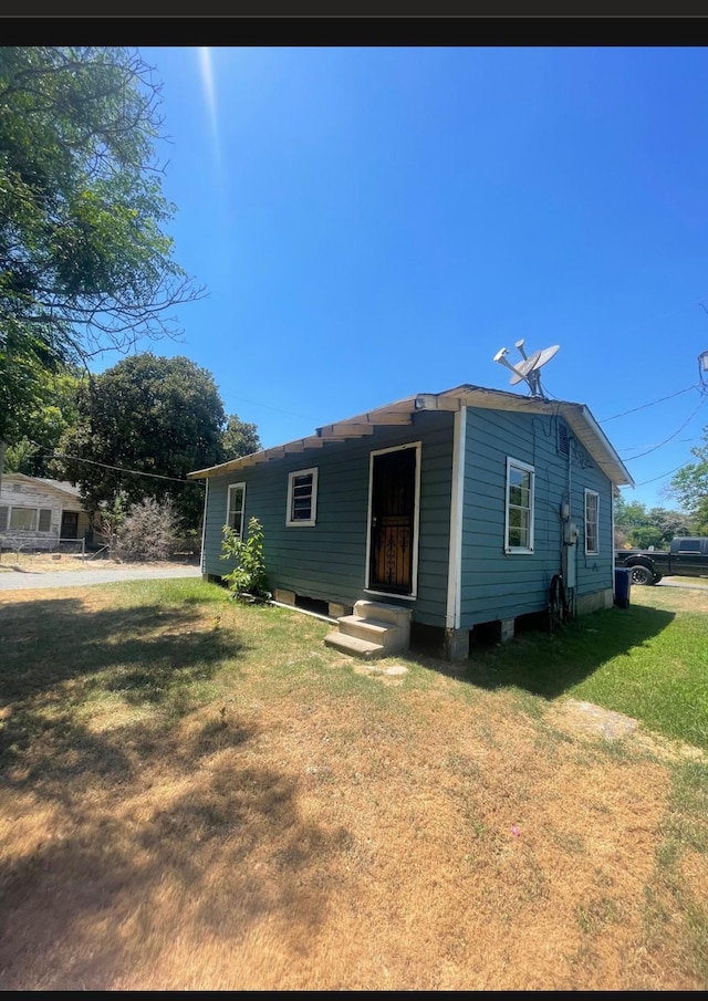 529 Sassafras Ave, Shreveport, LA 71106 - back of house featuring a lawn and entry steps
