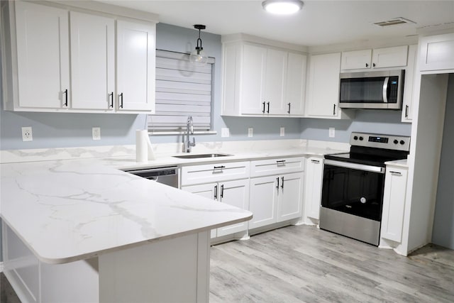 494 Lannius Rd, Dodd City, TX 75438 - kitchen featuring stainless steel appliances, a sink, a peninsula, and white cabinetry