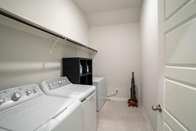4714 Crestwood Dr, Haltom City, TX 76137 - laundry room with washer and clothes dryer and baseboards