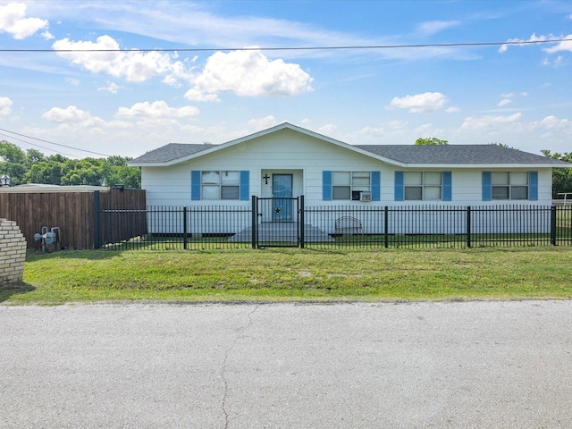 707 Washington St, Ennis, TX 75119 - ranch-style house with a fenced front yard and a shingled roof