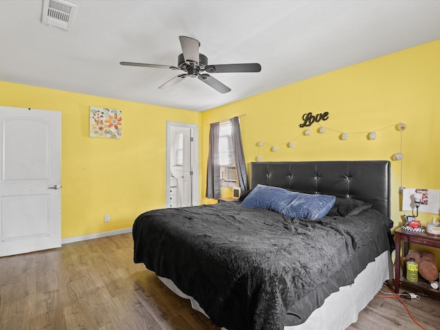 707 Washington St, Ennis, TX 75119 - bedroom featuring wood finished floors, baseboards, and a ceiling fan
