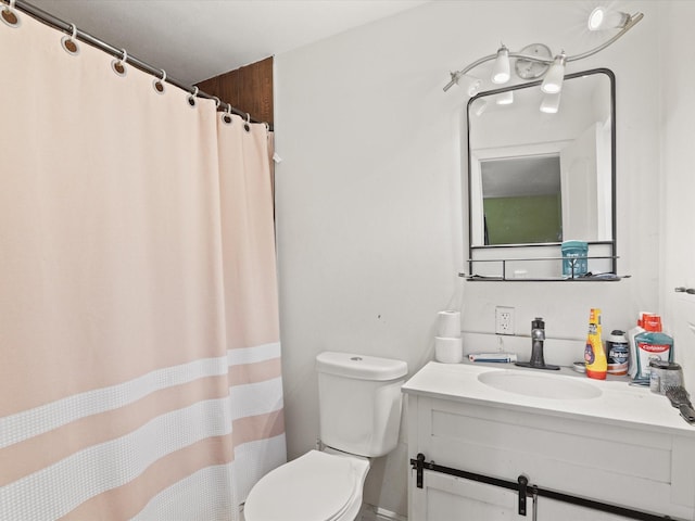 707 Washington St, Ennis, TX 75119 - full bathroom with toilet, vanity, and a shower with shower curtain