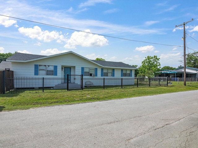 707 Washington St, Ennis, TX 75119 - single story home featuring a shingled roof