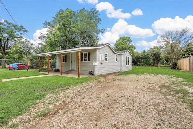 2511 S 7th, Waco, TX 76706 - view of front facade with a patio area and dirt driveway