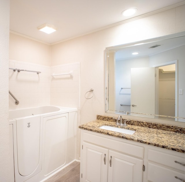 812 Crestline Dr, Mexia, TX 76667 - full bathroom with vanity and a tub