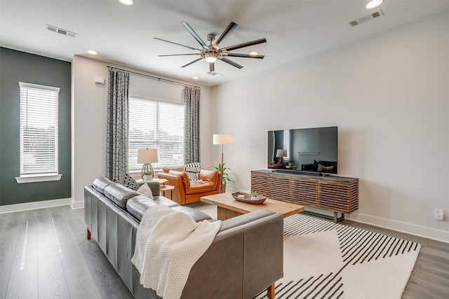 2818 Addison Park Ln, Fort Worth, TX 76110 - living area with a ceiling fan, plenty of natural light, wood finished floors, baseboards, and recessed lighting