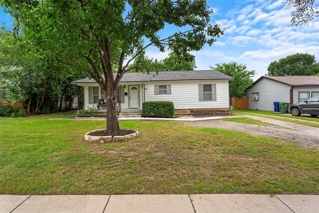 3532 Haltom Rd, Haltom City, TX 76117 - ranch-style house featuring driveway and a front yard