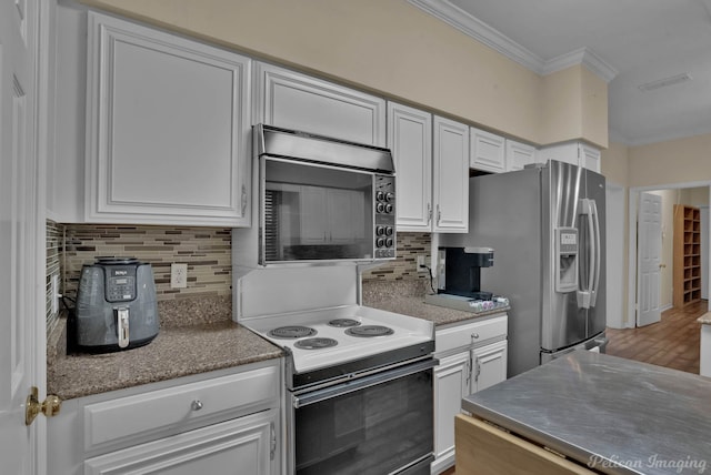 23 Tealwood, Shreveport, LA 71104 - kitchen featuring electric stove, stainless steel refrigerator with ice dispenser, crown molding, white cabinets, and tasteful backsplash