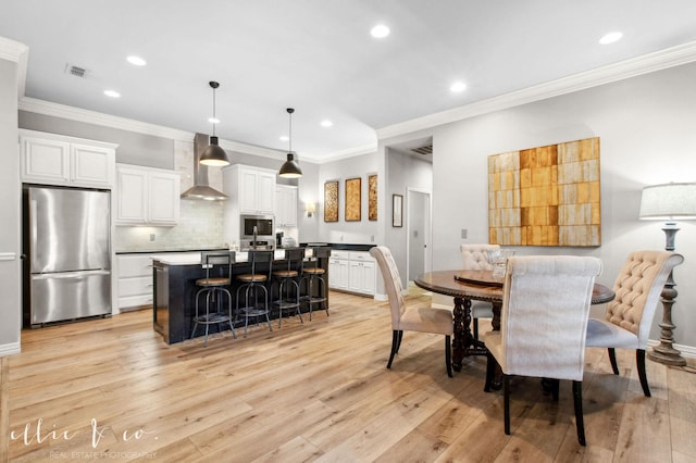 2409 Lynbrook Dr, Abilene, TX 79606 - dining area featuring recessed lighting, light wood-type flooring, crown molding, and baseboards