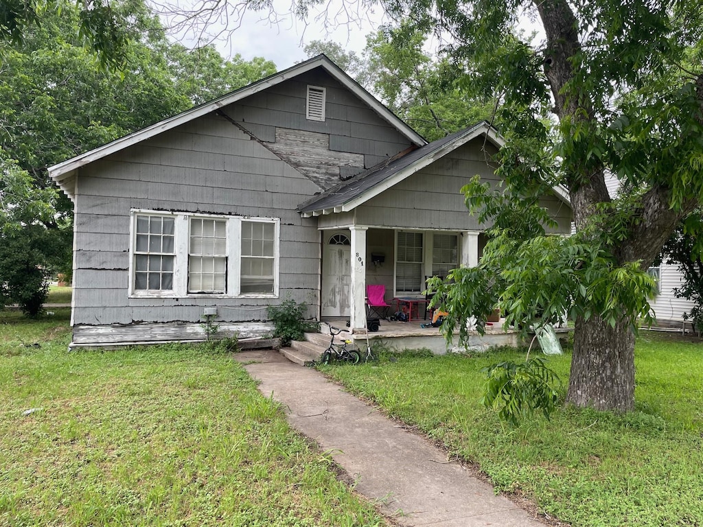 801 E Limestone Ave, Mart, TX 76664 - view of front of home with a front lawn and a porch