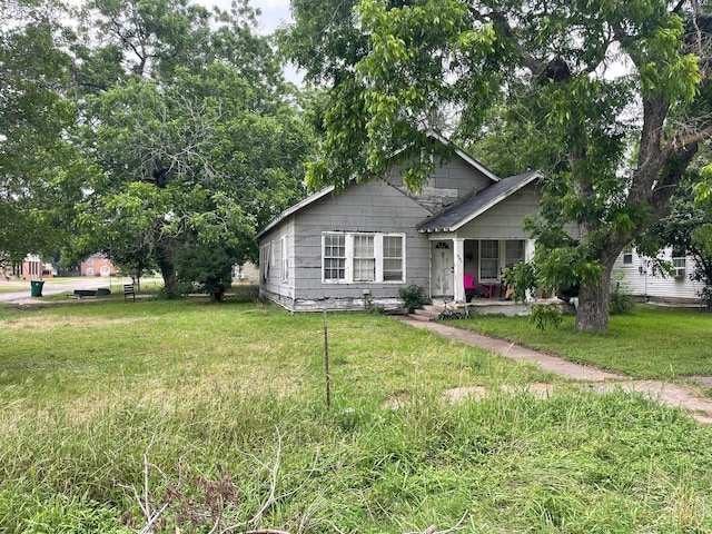 801 E Limestone Ave, Mart, TX 76664 - view of front of home with a front lawn and covered porch